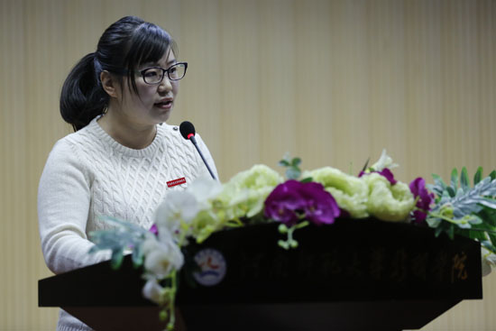 辅导员代表郭颖颖发言-小图.jpg