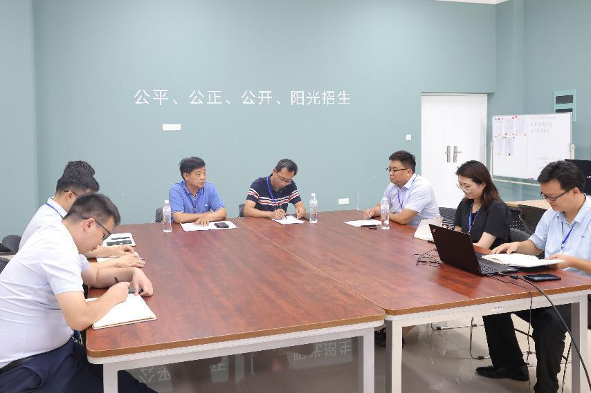 校领导检查指导招生录取和暑期安全工作