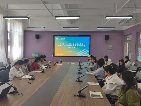 教育学院举行期中学生座谈会