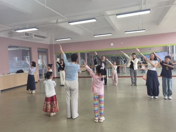 公共艺术教育教学中心开展“我在中科过周末”活动