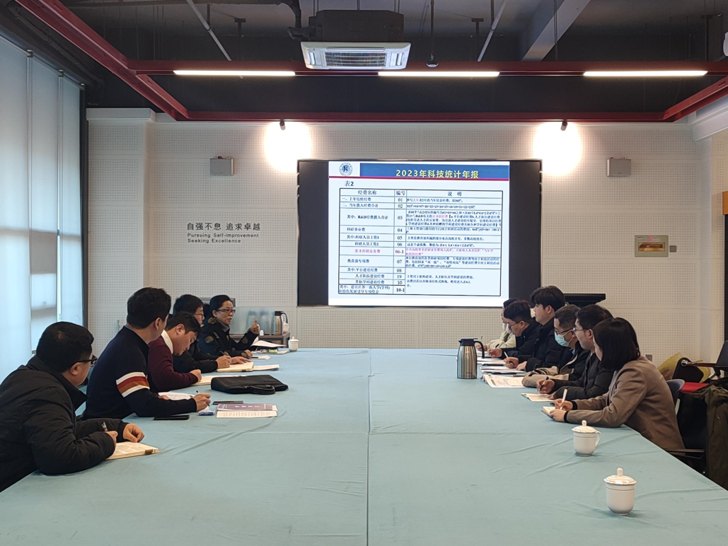 副校长杨新新带领相关职能部门进行“岗位练兵”
