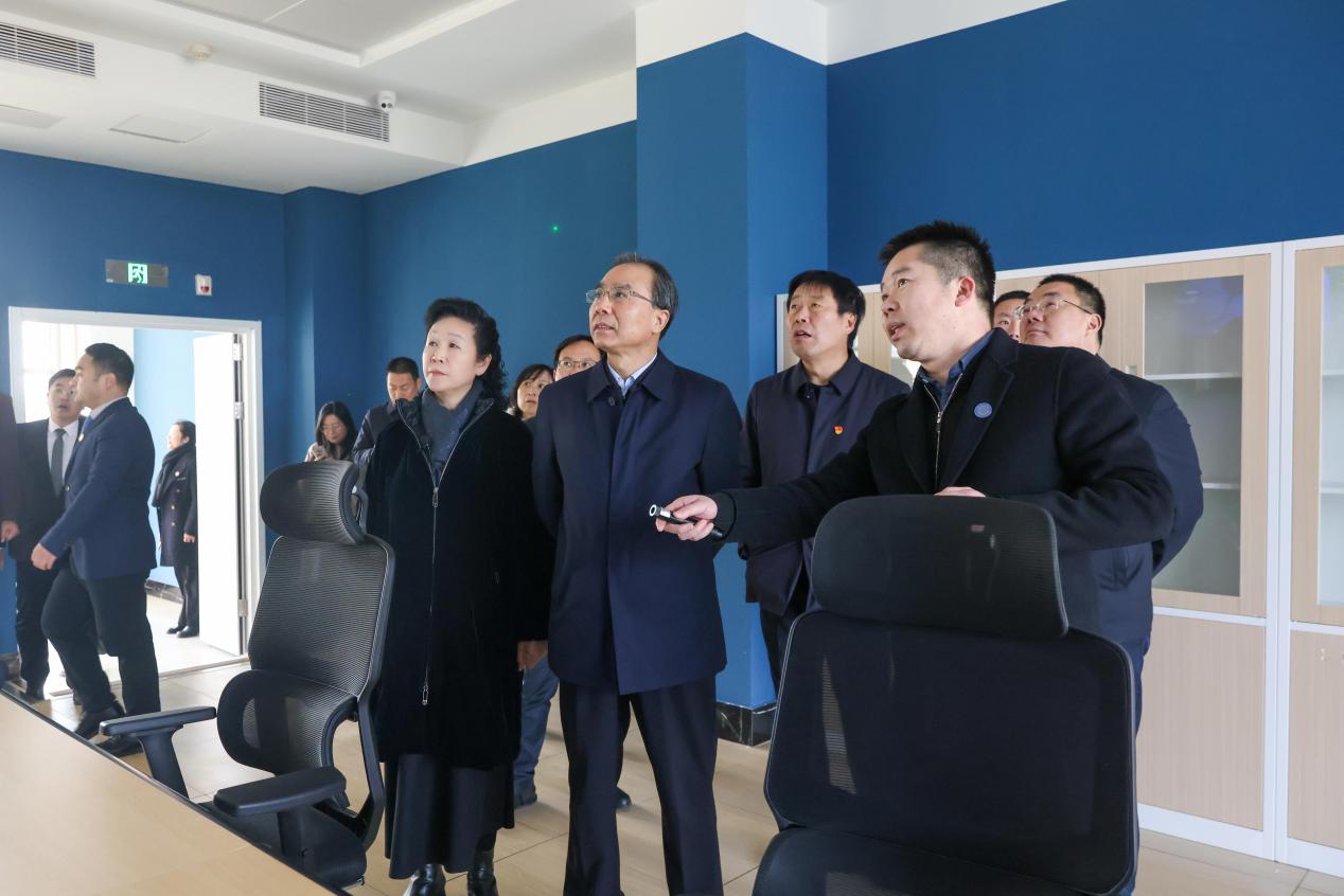 省委教育工委专职副书记尹洪斌一行莅临我校考察调研