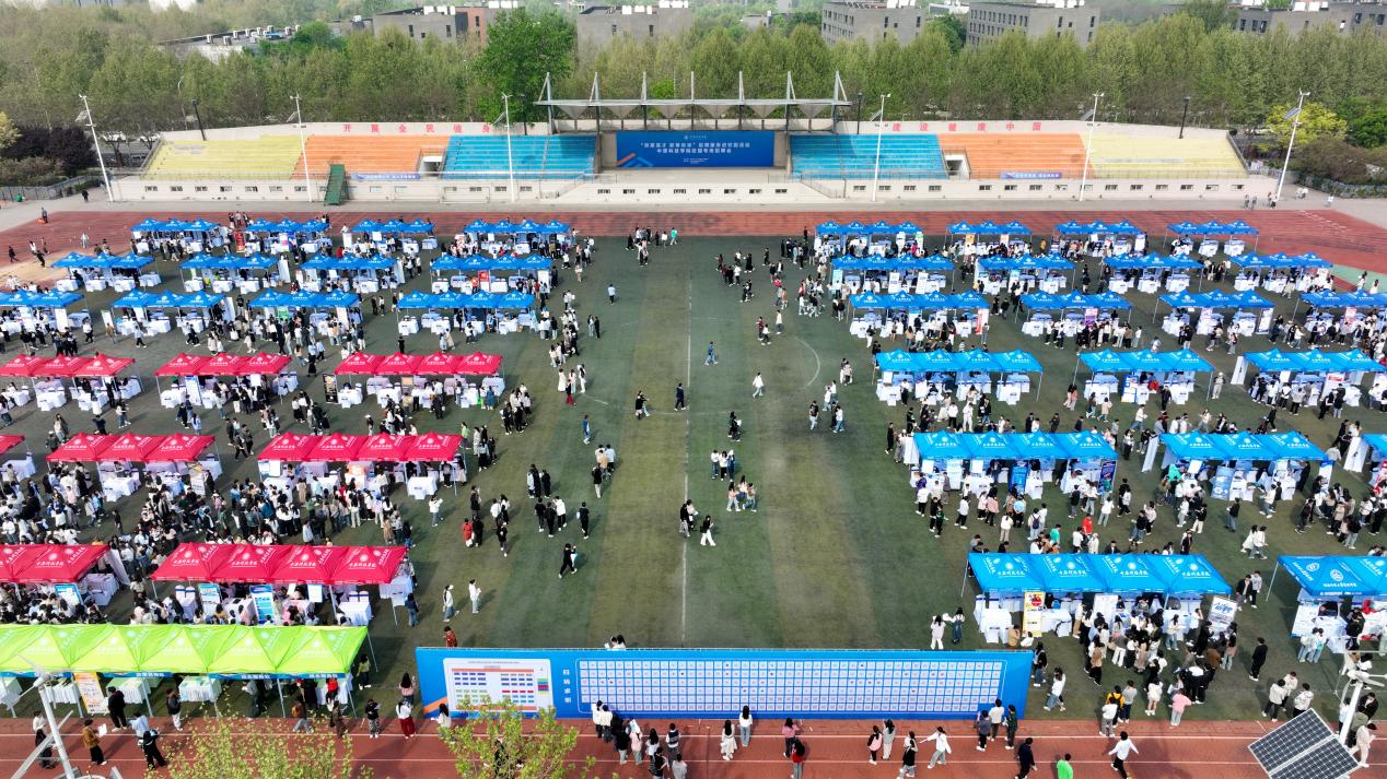 ​我校成功举办“郑聚英才 职等你来”校园专场招聘会