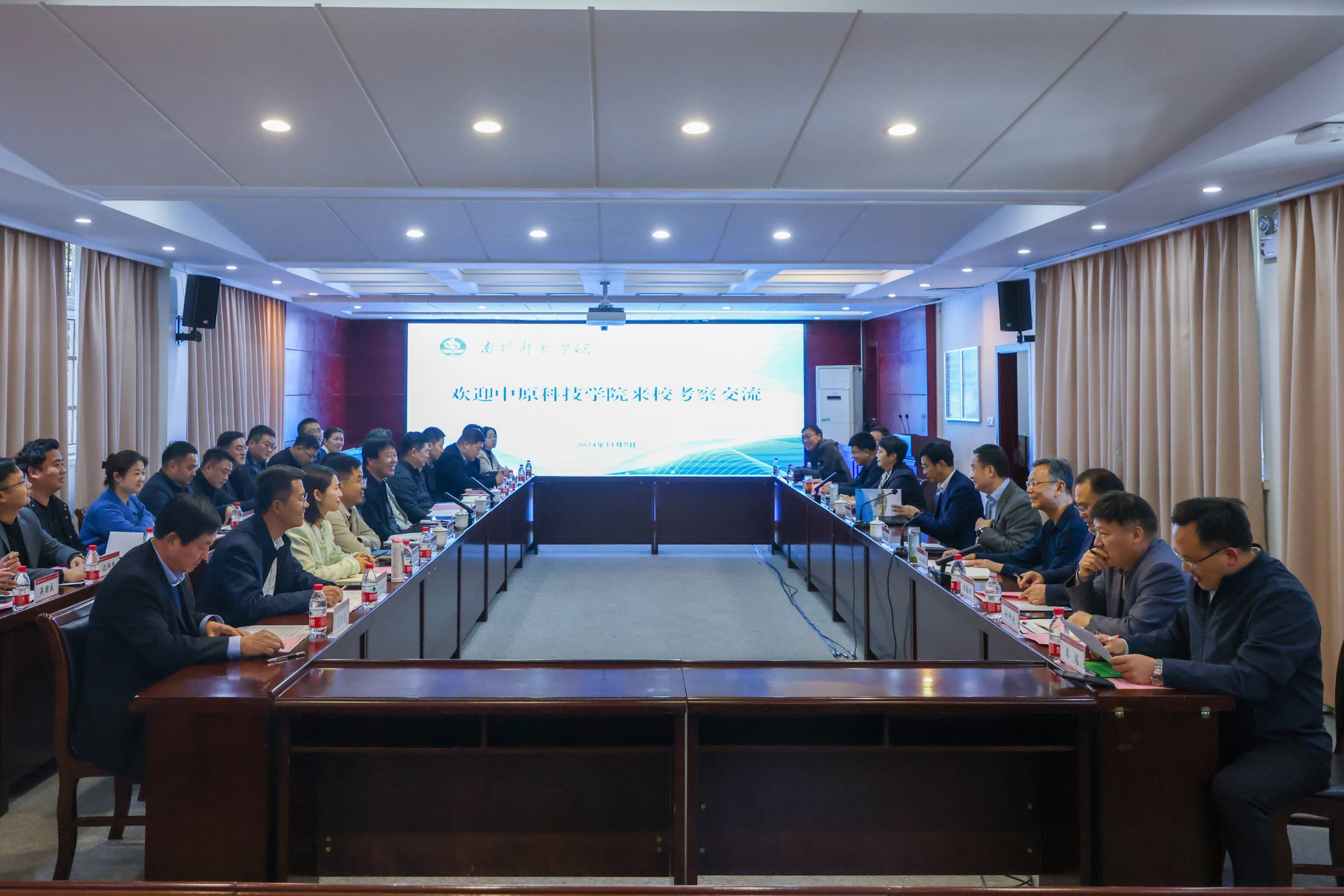 我校党委书记邵书峰一行赴南阳师范学院及南水北调中线渠首等地参观学习