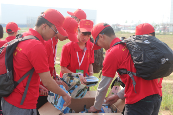 我校志愿者助力2017郑州航展暨世界编队特技飞行年度颁奖盛典