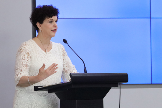 新联学院举办第四届“白头鹰与大熊猫”中美文化交流英语演讲比赛