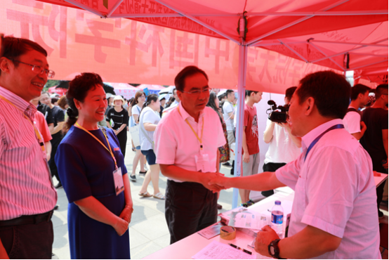 教育厅副厅长尹洪斌莅临新联学院检查指导高招咨询会工作