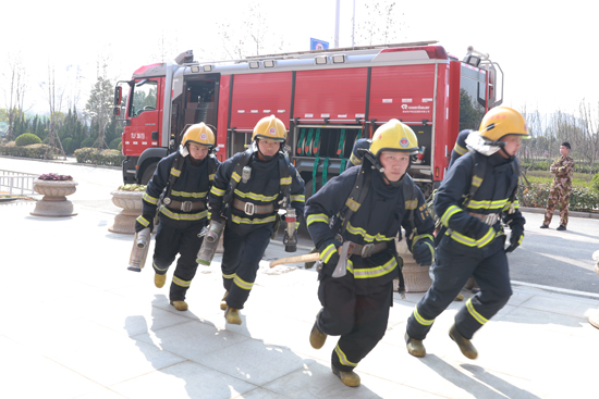 我校开展消防知识培训和应急演练