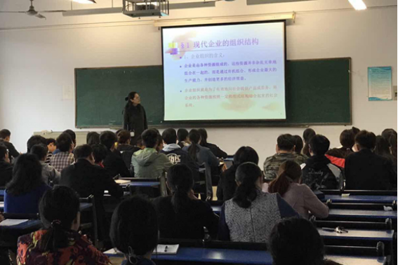 商学院举办期中教学检查观摩课活动