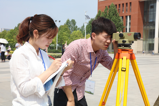 我校举办第一届测绘技能大赛