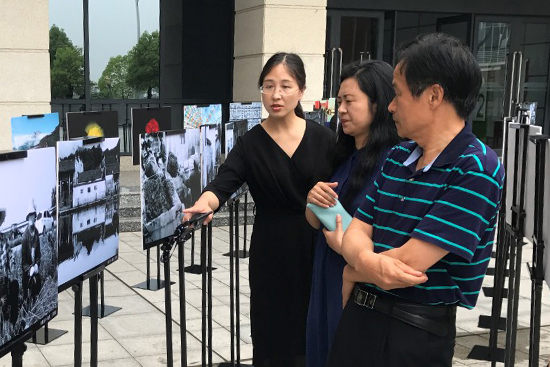 我校第二届“世像”摄影展揭幕