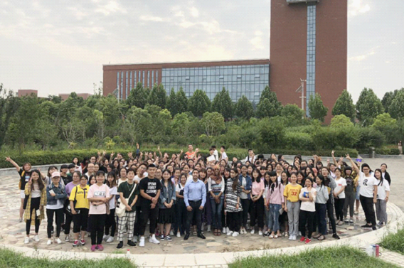 我校外国语学院持续开展外语角活动