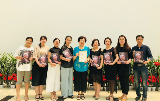 豫剧表演艺术家常小玉为我校图书馆捐赠期刊