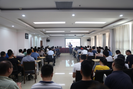 我校顺利开展新学期辅导员培训会议