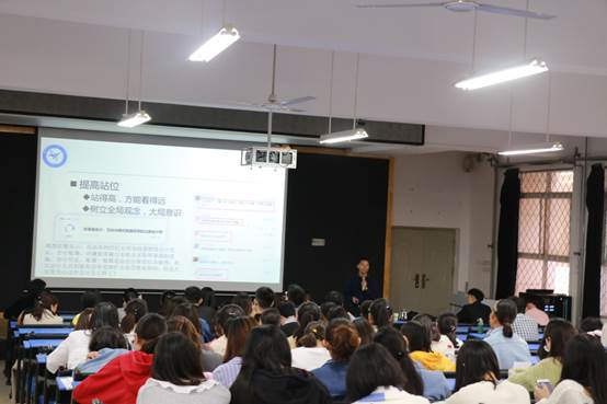 我校商学院举办“新时代会计人才能力框架与实现路径”讲座